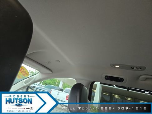 Used 2023 Chrysler Pacifica Touring-L FWD image 21