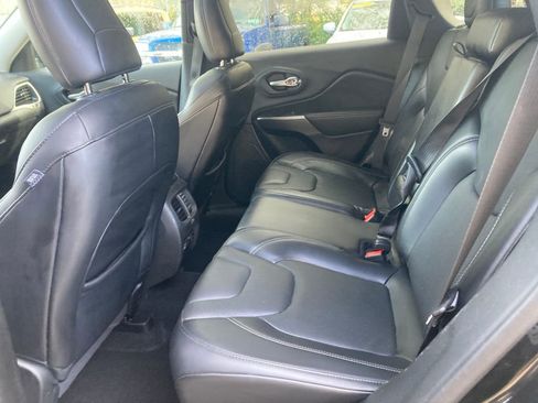 Used 2021 Jeep Cherokee Limited image 29