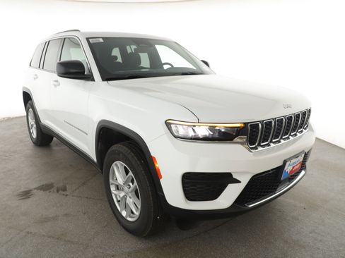 New 2025 Jeep Grand Cherokee Laredo X w/ Luxury Tech Group I image 3