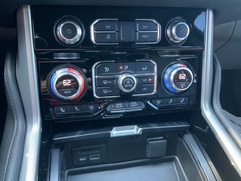 Used 2021 GMC Yukon XL Denali w/ Denali Premium Package AWD/4WD image 27