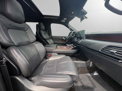 Used 2023 Lincoln Navigator Reserve AWD/4WD image 15