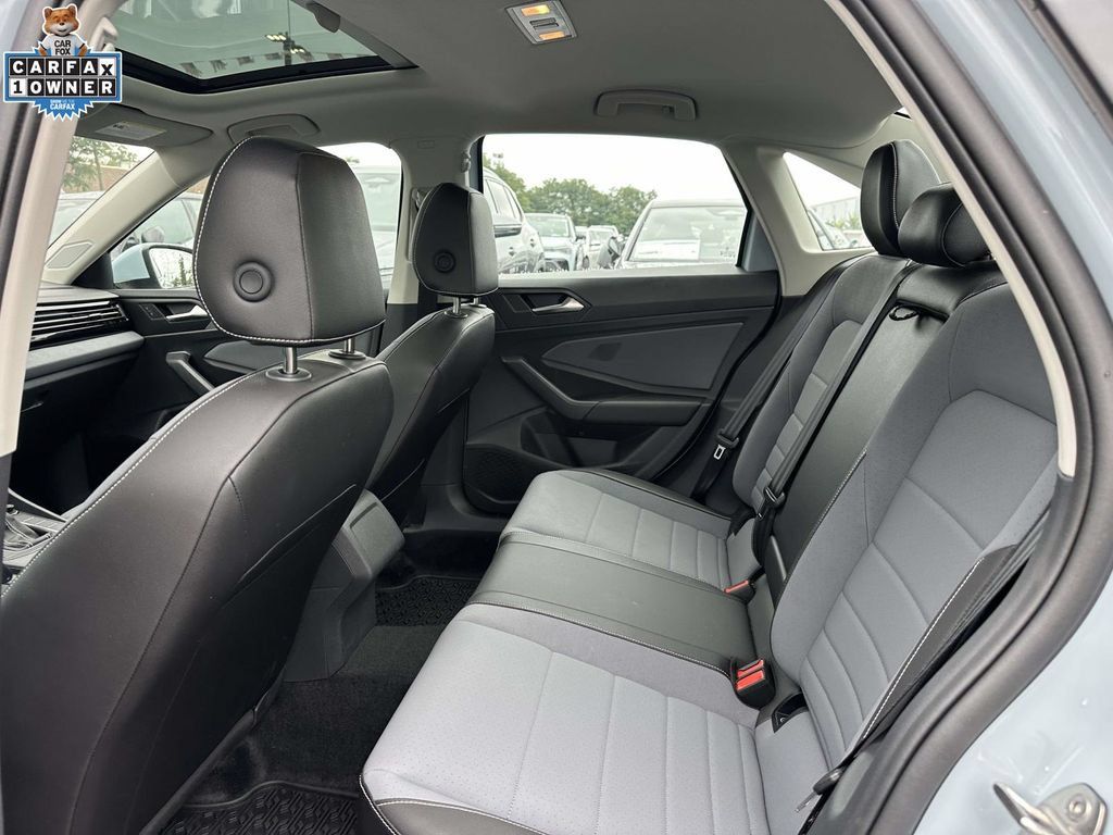 Used 2026 Volkswagen Jetta SE FWD image 11
