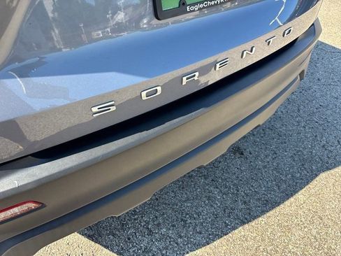 Used 2022 Kia Sorento LX image 40