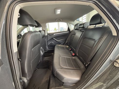 Used 2017 Volkswagen Passat 1.8T R-Line w/ R-Line Lighting Package FWD image 18