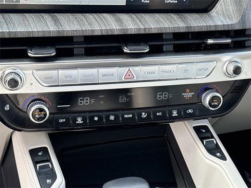 Used 2023 Kia Telluride EX w/ EX Captain's Chair Package image 22