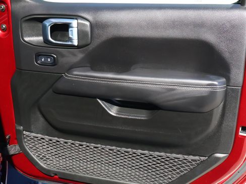 Used 2022 Jeep Wrangler Unlimited Sahara w/ Cold Weather Group image 17