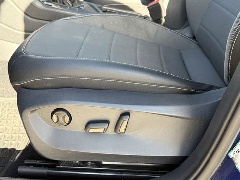 Used 2022 Volkswagen Taos SE image 11