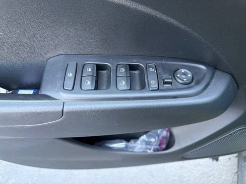 Used 2024 Hyundai Venue SEL FWD image 15