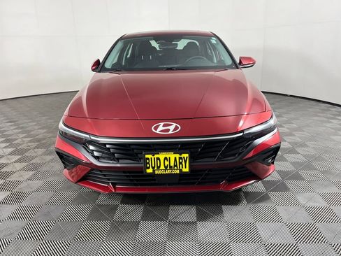 Used 2024 Hyundai Elantra SEL w/ Convenience Package image 2
