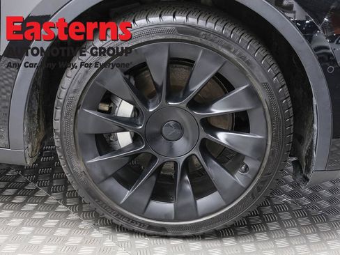 Used 2021 Tesla Model Y Long Range AWD/4WD image 25