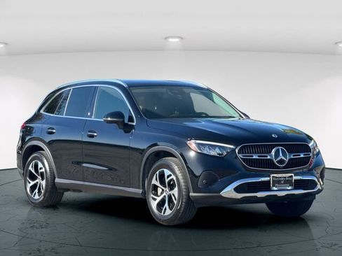 Used 2025 Mercedes-Benz GLC 350e 4MATIC image 9