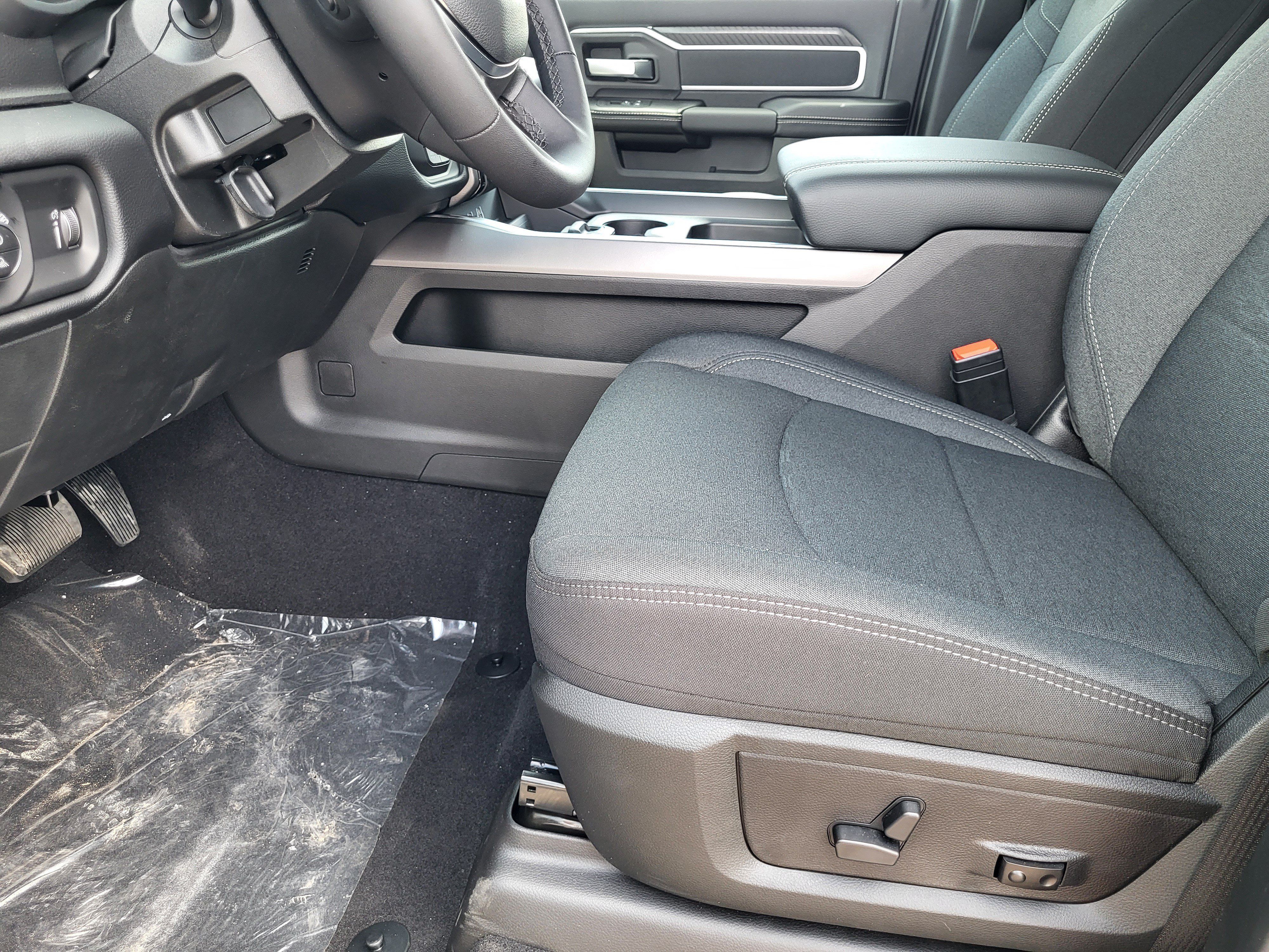 New 2026 RAM 3500 Big Horn AWD/4WD image 9