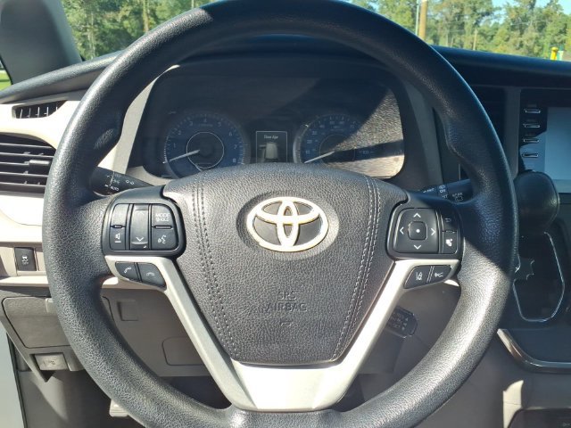 Used 2018 Toyota Sienna L FWD image 20