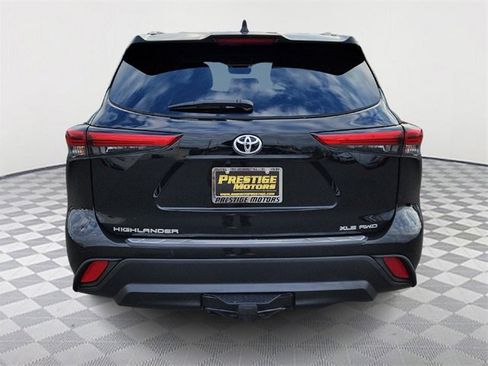 Used 2022 Toyota Highlander XLE image 6