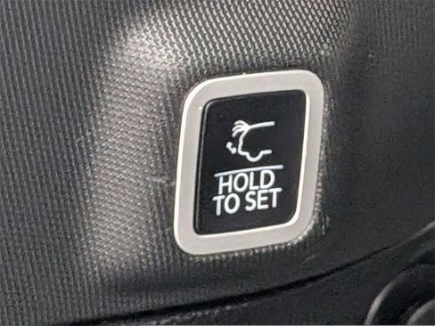 Used 2023 Jeep Grand Cherokee Altitude image 14