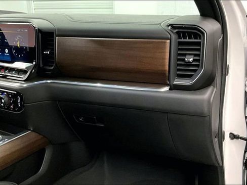 Used 2022 Chevrolet Silverado 1500 High Country w/ High Country Premium Package image 17