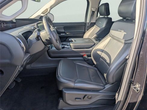 Used 2025 Ford Expedition Platinum image 10