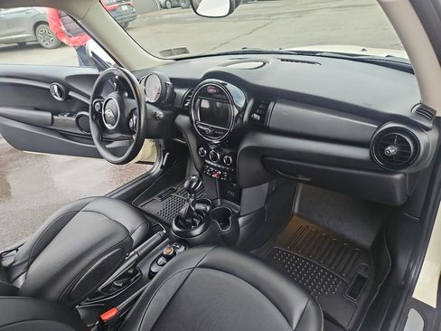 Used 2018 MINI Cooper 2-Door Hardtop image 16