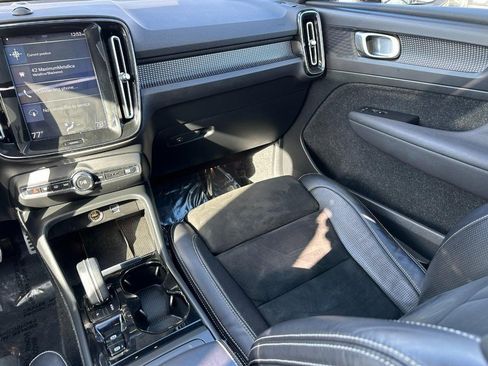 Used 2020 Volvo XC40 T5 R-Design image 16