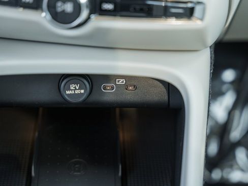 New 2026 Volvo XC40 B5 Plus w/ Protection Package Premier image 24