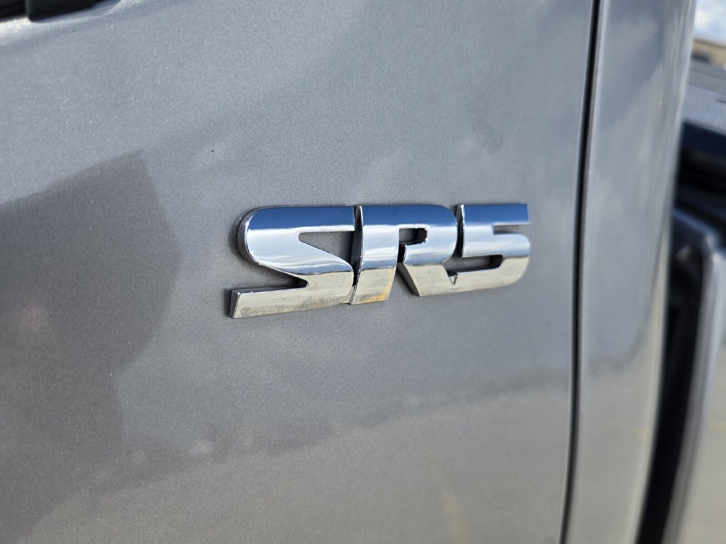 Used 2017 Toyota Tacoma SR5 w/ Tow Package RWD image 14