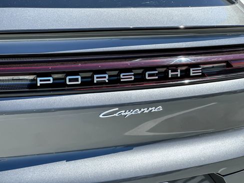 Certified 2025 Porsche Cayenne Coupe AWD/4WD image 27