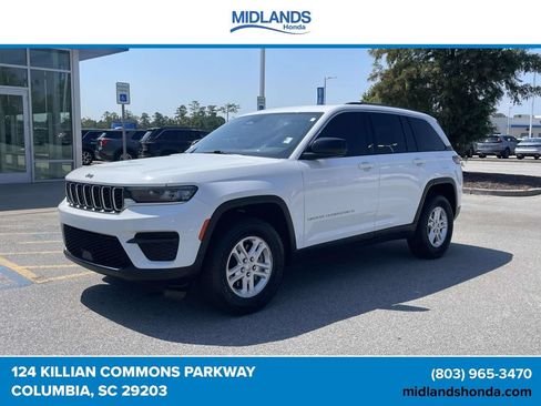Used 2024 Jeep Grand Cherokee Laredo RWD image 3