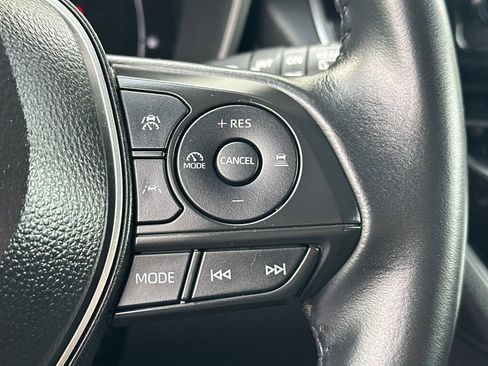 Used 2025 Toyota Corolla Cross XLE image 38