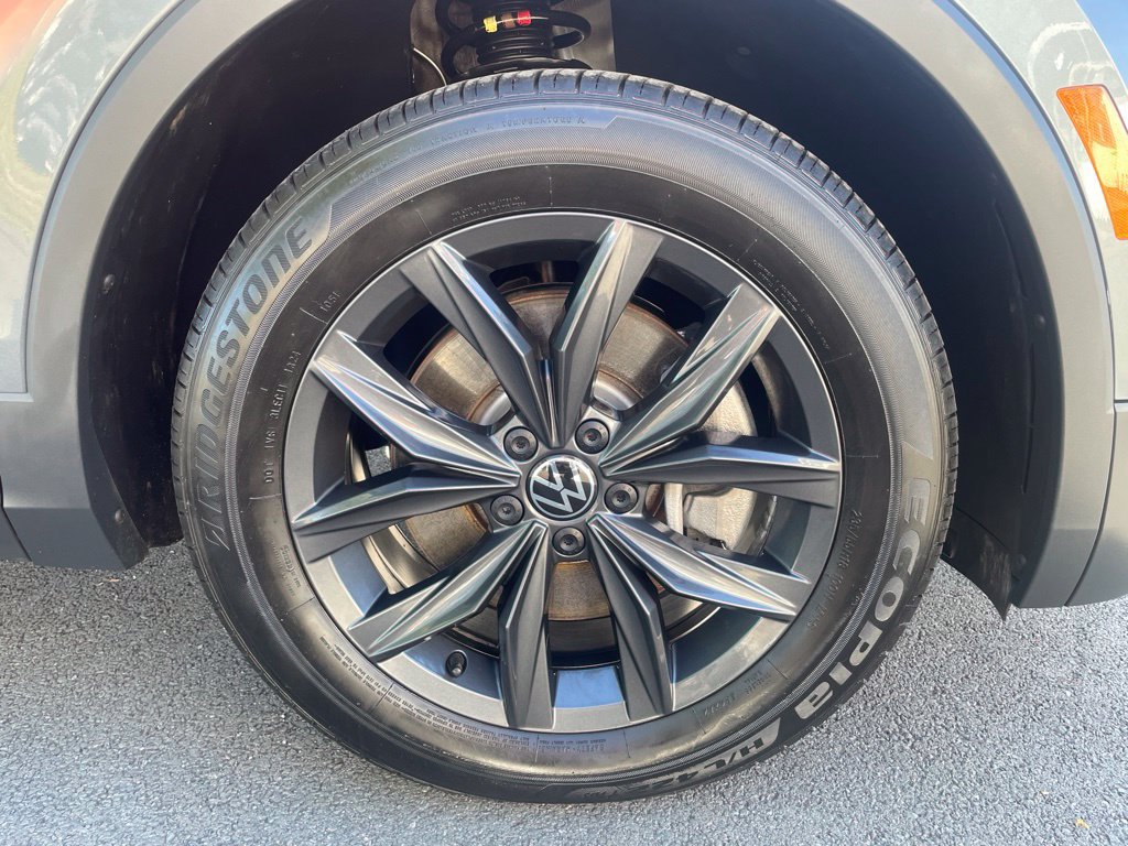 Certified 2024 Volkswagen Tiguan SE AWD/4WD image 13