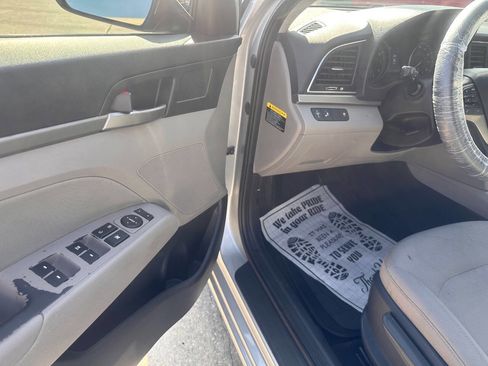 Used 2018 Hyundai Elantra SEL FWD image 8