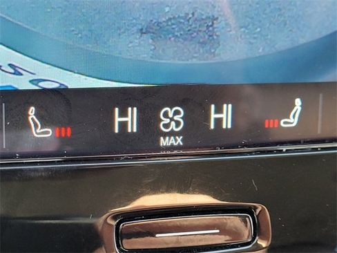 Used 2023 Volvo XC40 B5 Core image 21