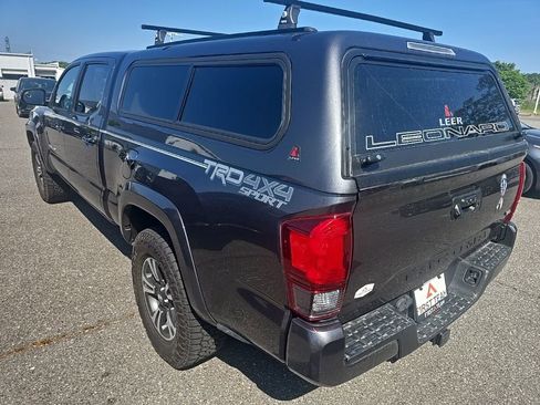 Used 2018 Toyota Tacoma TRD Sport AWD/4WD image 7