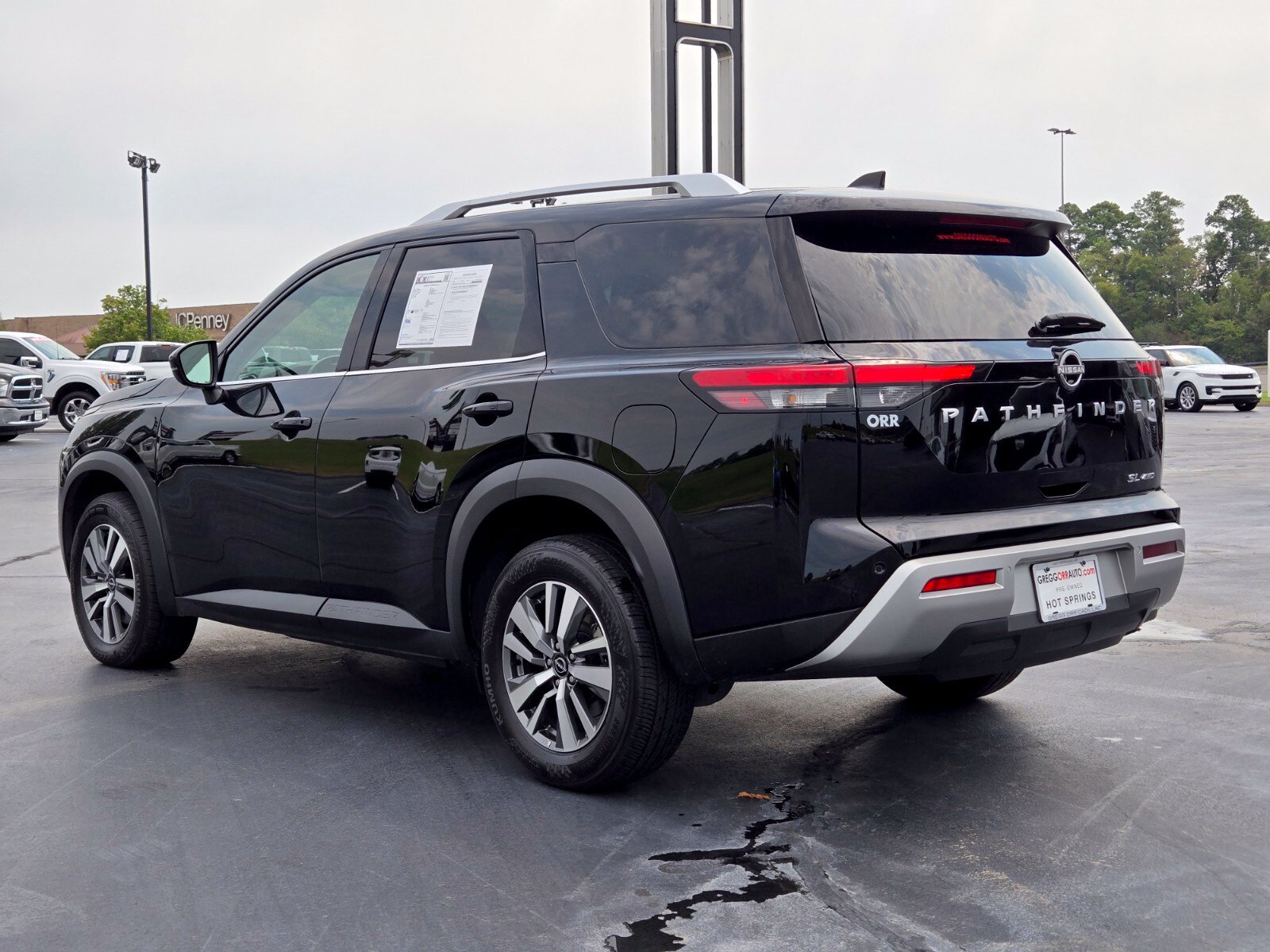 Used 2025 Nissan Pathfinder SL AWD/4WD image 3