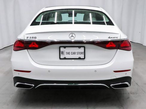 Used 2025 Mercedes-Benz E 350 4MATIC Sedan image 5