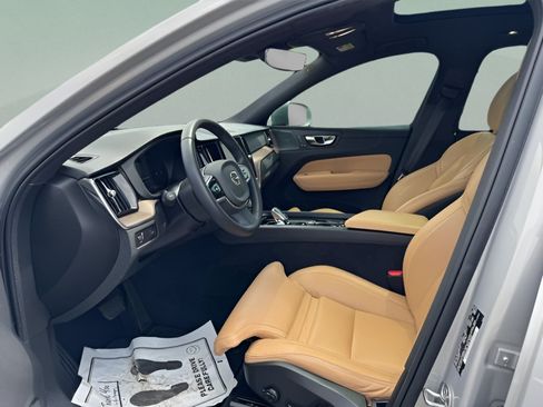 Used 2022 Volvo XC60 B5 Inscription FWD image 18