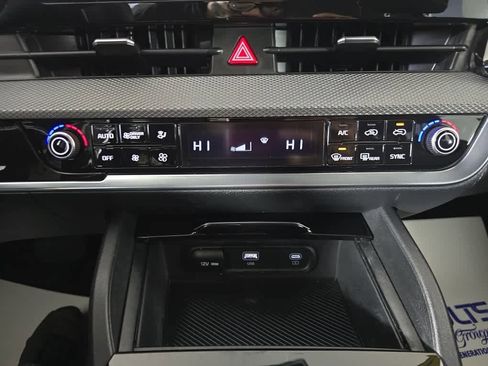 Used 2023 Kia Sportage LX image 34
