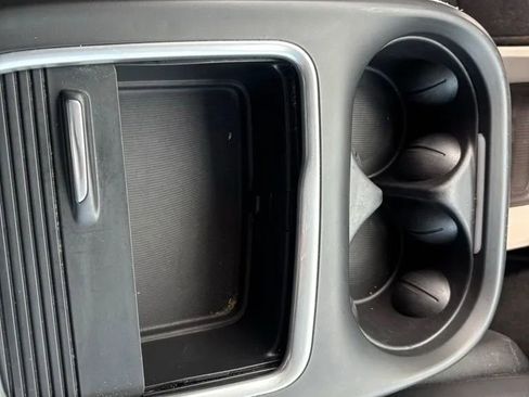 Used 2024 Chrysler Pacifica Limited FWD image 19