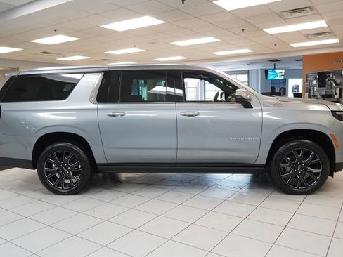 New 2026 Chevrolet Suburban High Country AWD/4WD image 15