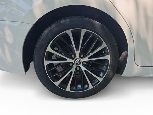 Used 2018 Toyota Camry SE FWD image 16