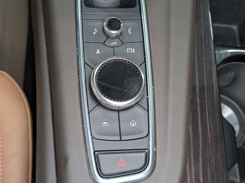 Certified 2022 Cadillac Escalade Premium Luxury w/ LPO, Illumination Package AWD/4WD image 31
