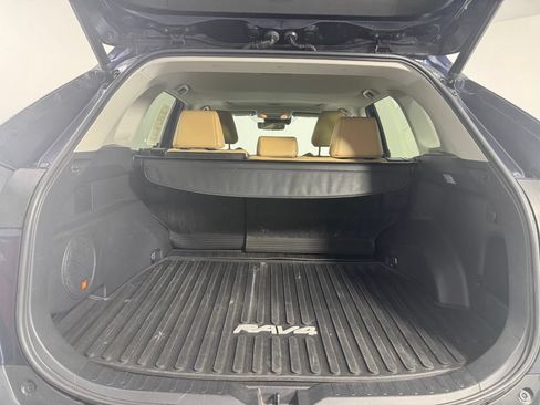 Used 2021 Toyota RAV4 XLE Premium AWD/4WD image 16