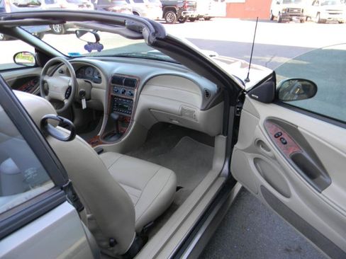 Used 2001 Ford Mustang GT Premium image 18