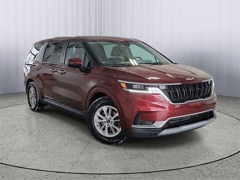 Used 2024 Kia Carnival LX image 1