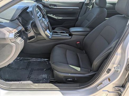 Used 2023 Nissan Altima 2.5 SV FWD image 16