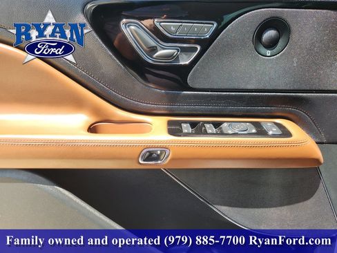 Used 2022 Lincoln Aviator Reserve w/ Equipment Group 201A RWD image 17