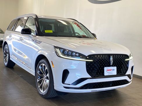 New 2026 Lincoln Aviator AWD w/ Jet Appearance Package image 2