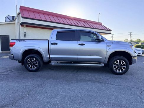 Used 2011 Toyota Tundra 4x4 CrewMax w/ SR5 Pkg image 4