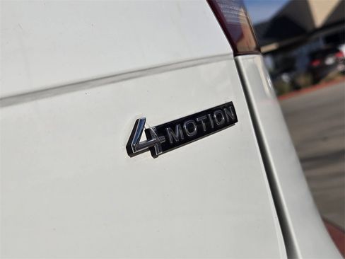 Used 2022 Volkswagen Tiguan SE R-Line image 16