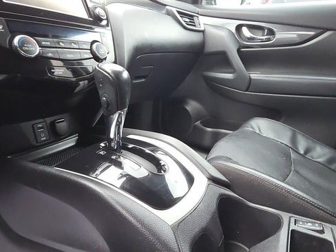 Used 2016 Nissan Rogue SL w/ SL Premium Package image 18