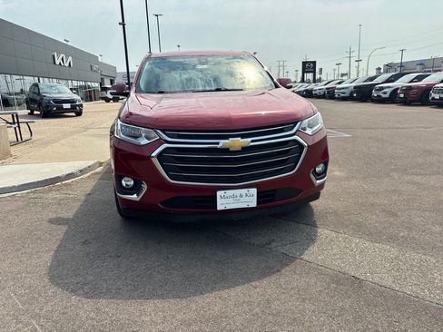 Used 2018 Chevrolet Traverse Premier w/ Driver Confidence II Package FWD image 2